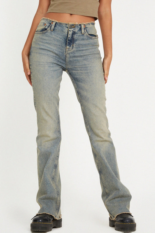 Frayed Low Rise Jeans in Light Wash Sandy Tint