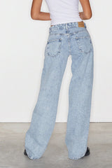 Low Rise Parallel Jeans in 80s Light Blue Wash