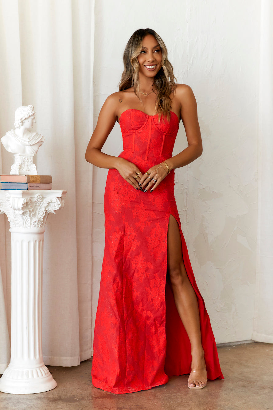 HOMECOMING - Amazing The Crowd Maxi Dress Red